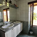 Villa Spacieuse Avec Piscine A Bas-segala La Bastide-l'Eveque