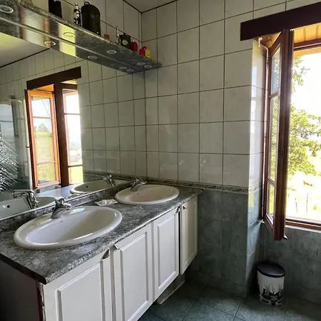 Вилла Spacieuse Avec Piscine A Bas-segala La Bastide-l'Eveque