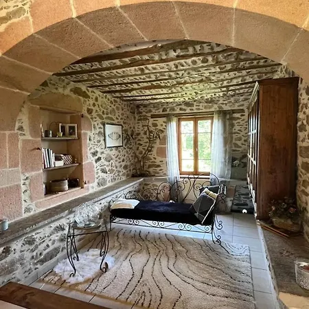 Villa Spacieuse Avec Piscine A Bas-segala *