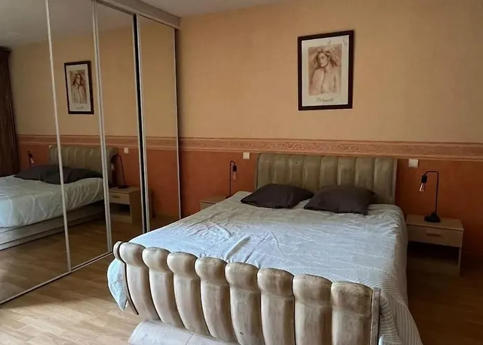 Villa Spacieuse Avec Piscine A Bas-segala *