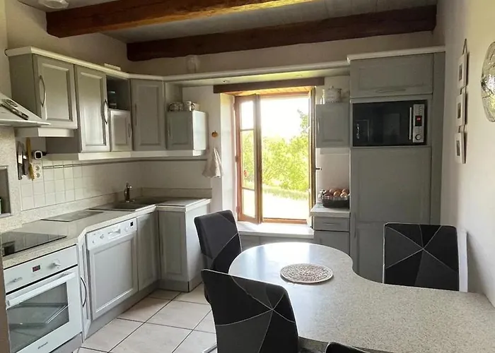 Spacieuse Avec Piscine A Bas-segala