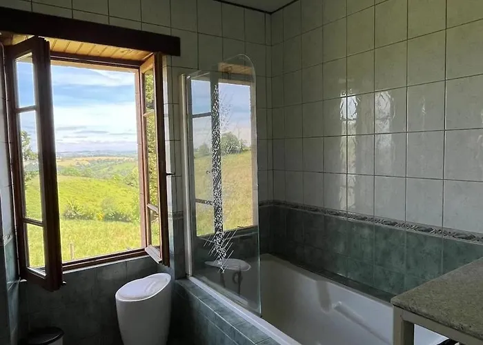 Spacieuse Avec Piscine A Bas-segala Villa *